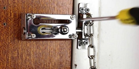 Door_chain_