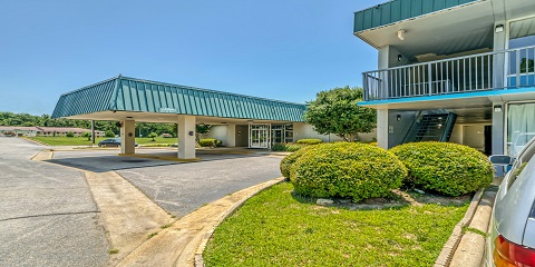 Hotel_and_Provide_Excellent_Landscaping_and_Plant_