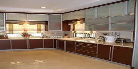 Modern_kitchen_with_ceiling